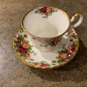 ROYAL ALBERT Teacup Saucer Old Country Roses Gold